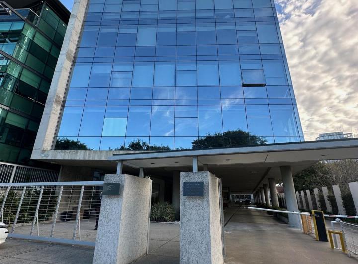 Oficina comercial · 906m² · 10 Ambientes · 20 Cocheras