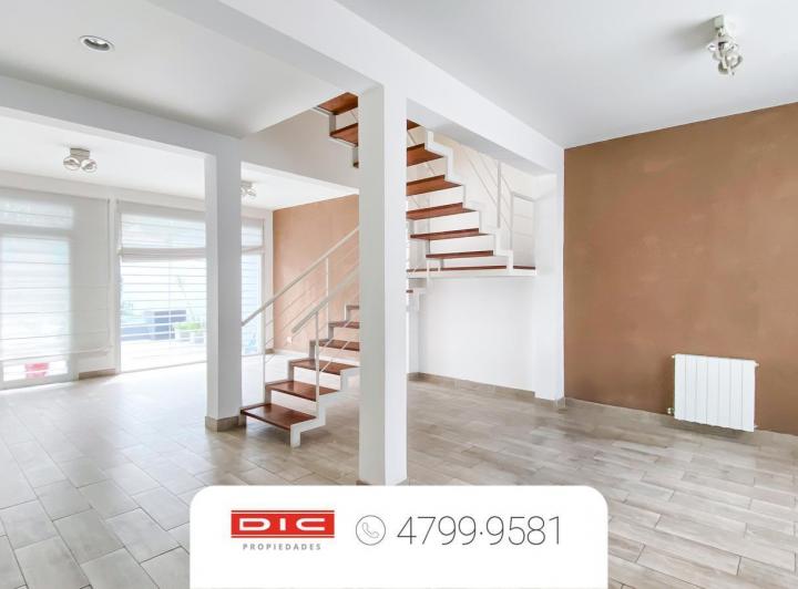 Casa · 230m² · 5 Ambientes · 2 Cocheras