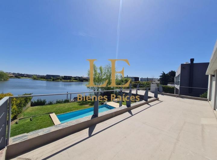 Casa · 240m² · 6 Ambientes · 6 Cocheras