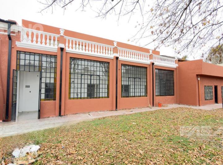 Depósito · 460m² · 11 Ambientes · 4 Cocheras