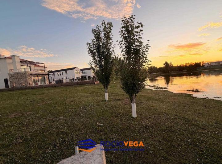 Terreno · 1212m²