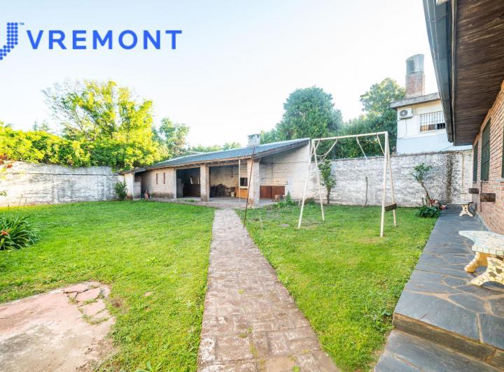 Terreno · 250m² · 5 Ambientes · 3 Cocheras