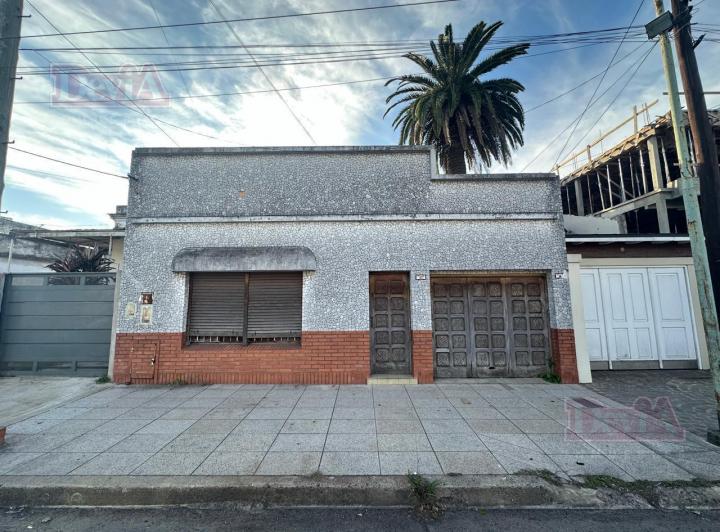 Terreno · 389m² · 6 Ambientes · 2 Cocheras