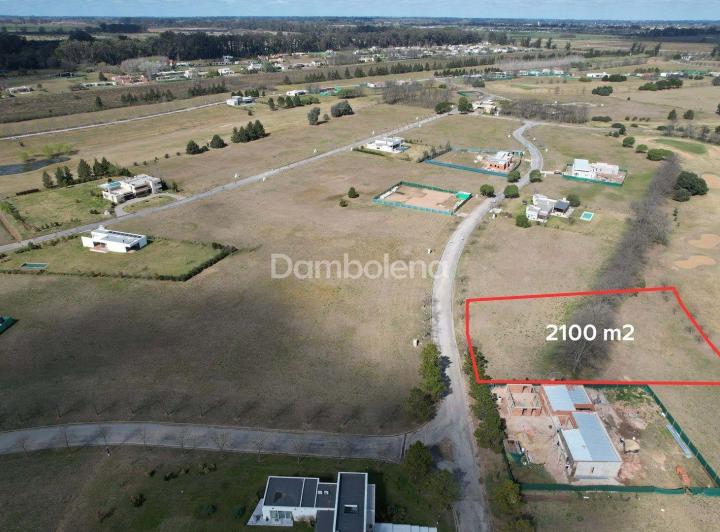 Terreno · 2100m²