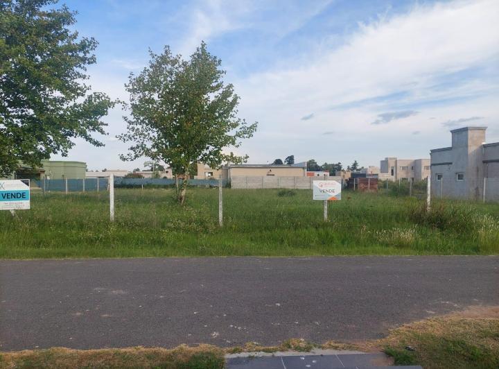 Terreno · 901m²
