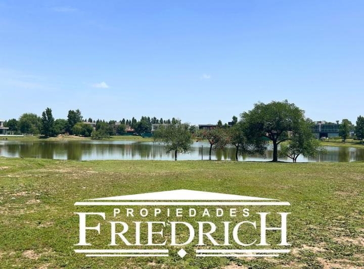 Terreno · 921m²