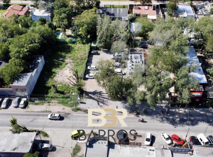 Terreno · 692m²
