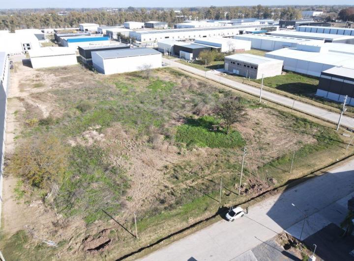 Terreno · 2100m²
