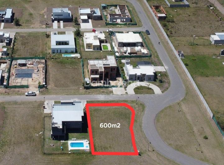 Terreno · 600m²
