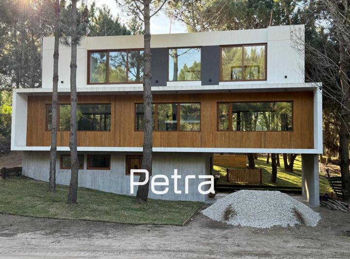 Casa · 258m² · 7 Ambientes · 1 Cochera
