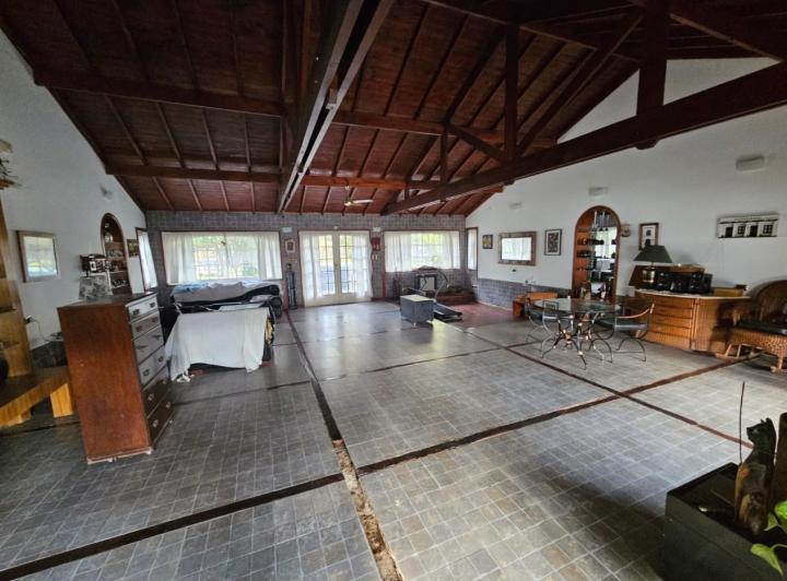 Casa · 420m² · 8 Ambientes · 2 Cocheras