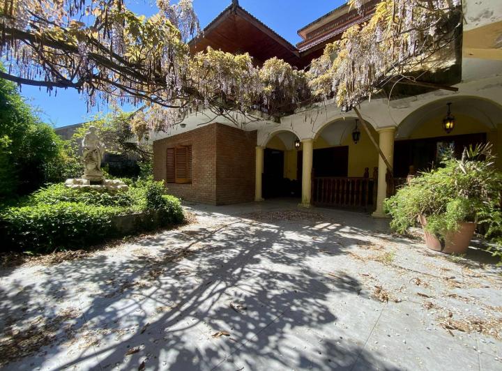 Casa · 235m² · 5 Ambientes · 1 Cochera