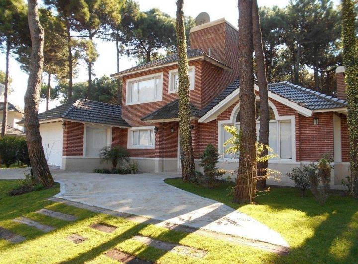 Casa · 200m² · 4 Ambientes
