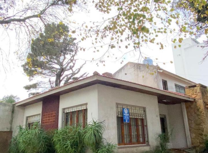 Casa · 100m² · 5 Ambientes · 1 Cochera