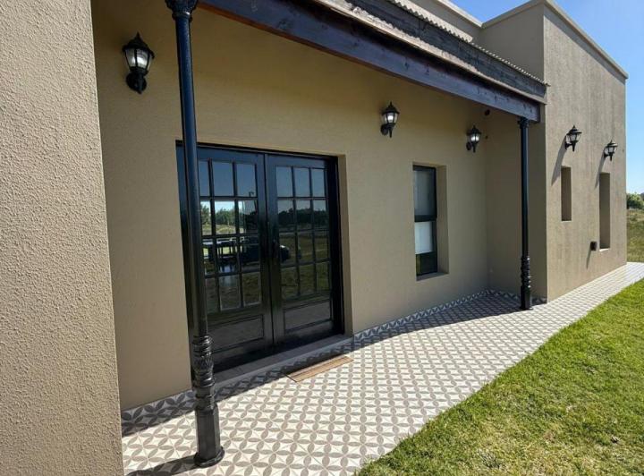 Casa · 250m² · 6 Ambientes · 2 Cocheras