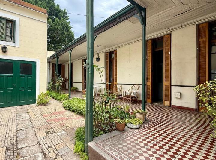 Casa · 375m² · 5 Ambientes · 2 Cocheras