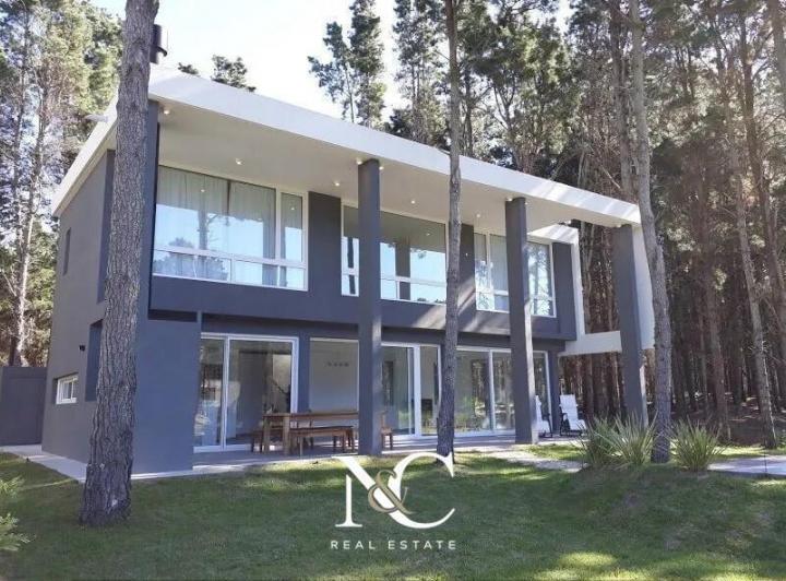 Casa · 250m² · 5 Ambientes