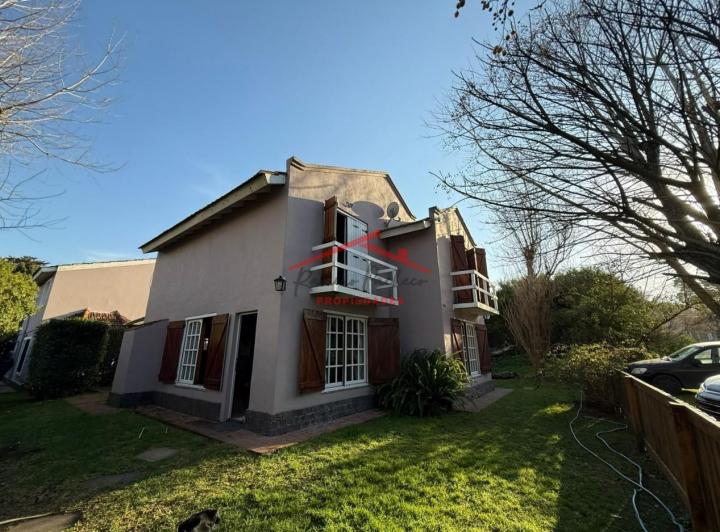 Casa · 240m² · 3 Ambientes · 5 Cocheras