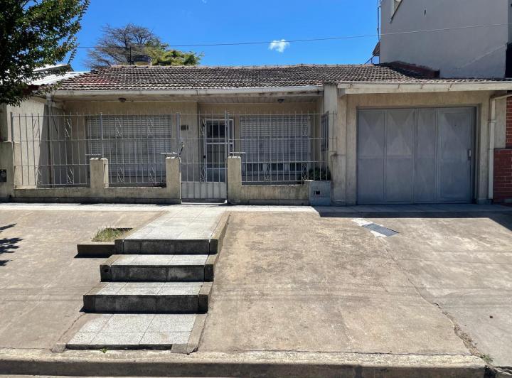 Casa · 80m² · 6 Ambientes · 1 Cochera