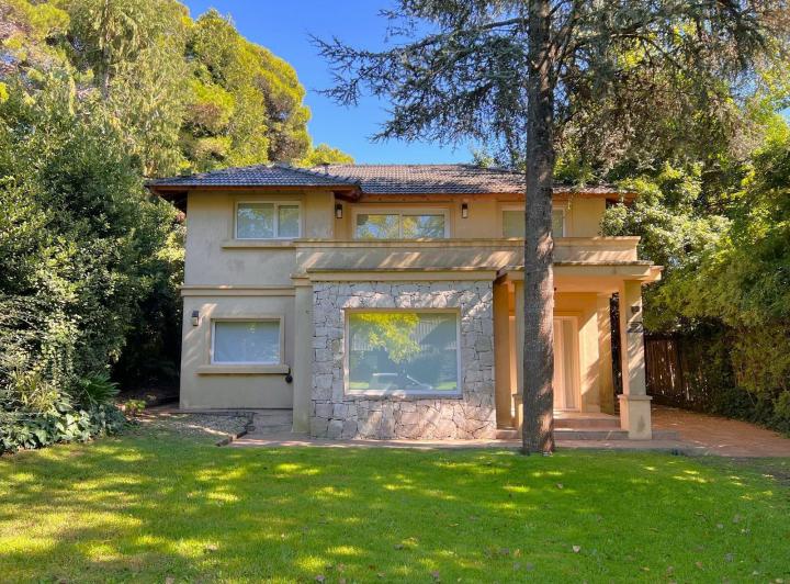 Casa · 668m² · 5 Ambientes · 1 Cochera