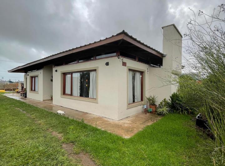 Casa · 405m² · 2 Dormitorios