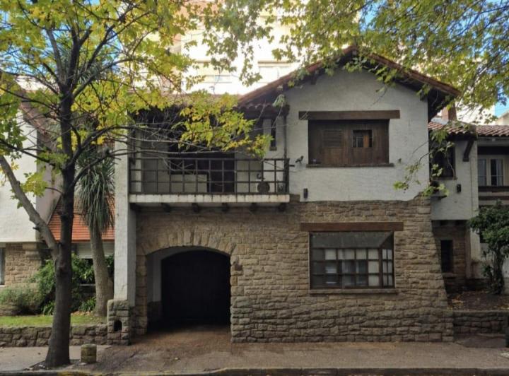 Casa · 215m² · 5 Ambientes