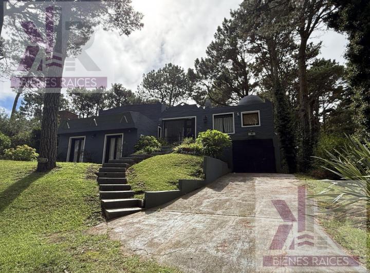 Casa · 300m² · 4 Ambientes · 1 Cochera
