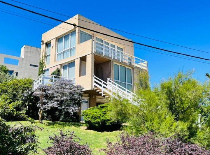 Casa · 125m² · 4 Ambientes · 1 Cochera