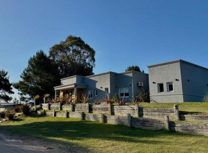 Casa · 290m² · 6 Ambientes · 1 Cochera