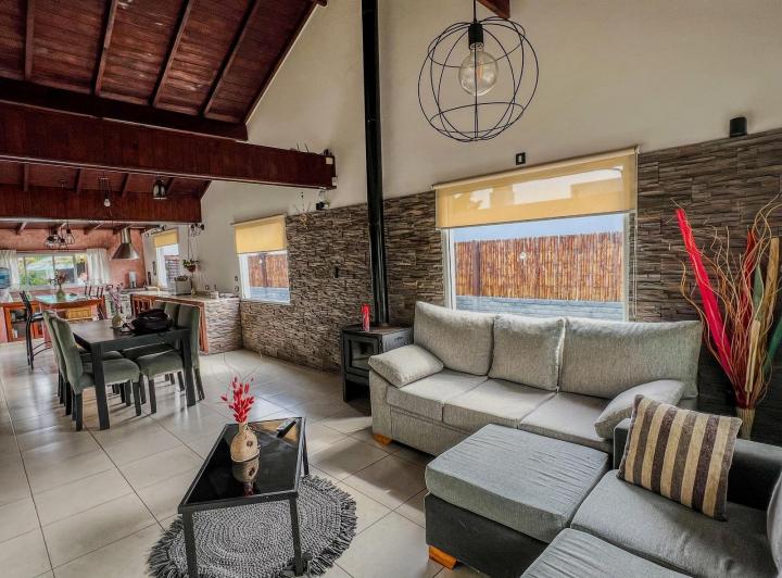 Casa · 110m² · 3 Ambientes · 4 Cocheras
