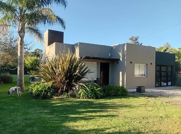 Casa · 90m² · 3 Ambientes · 2 Cocheras