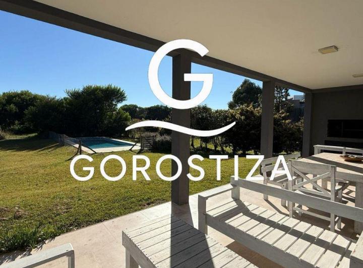 Casa · 180m² · 6 Ambientes