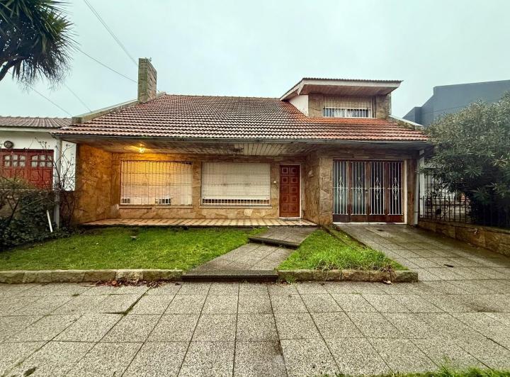 Casa · 192m² · 5 Ambientes · 2 Cocheras