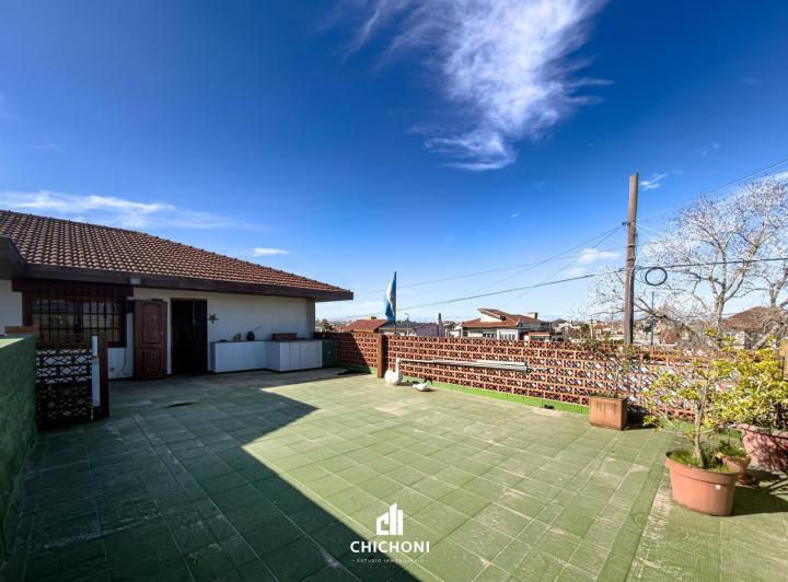 Casa · 311m² · 7 Ambientes · 2 Cocheras