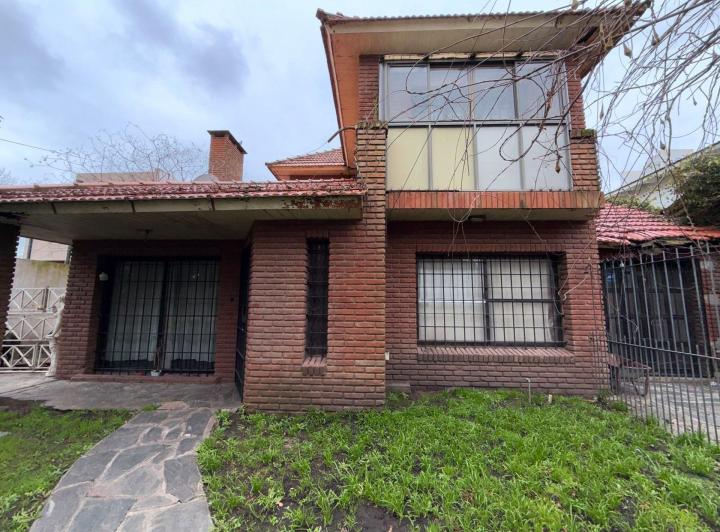 Casa · 208m² · 4 Ambientes · 1 Cochera