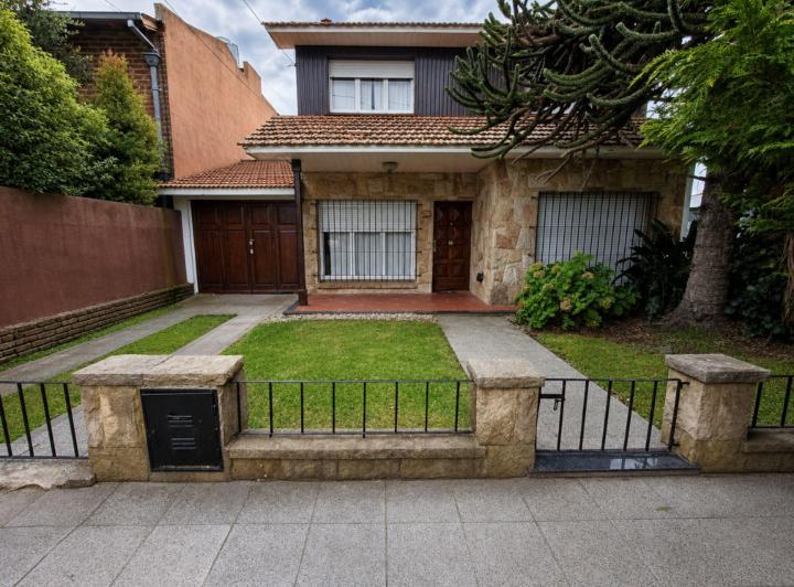 Casa · 172m² · 4 Ambientes · 1 Cochera