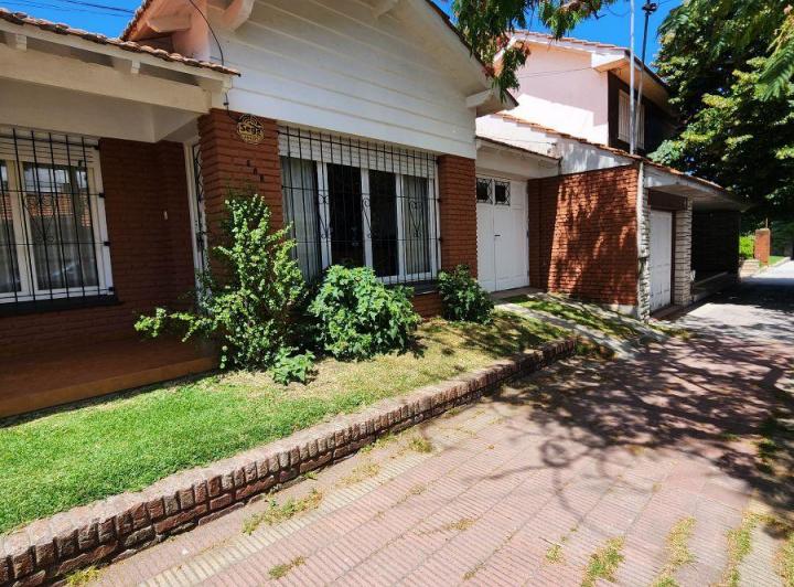 Casa · 122m² · 4 Ambientes · 1 Cochera