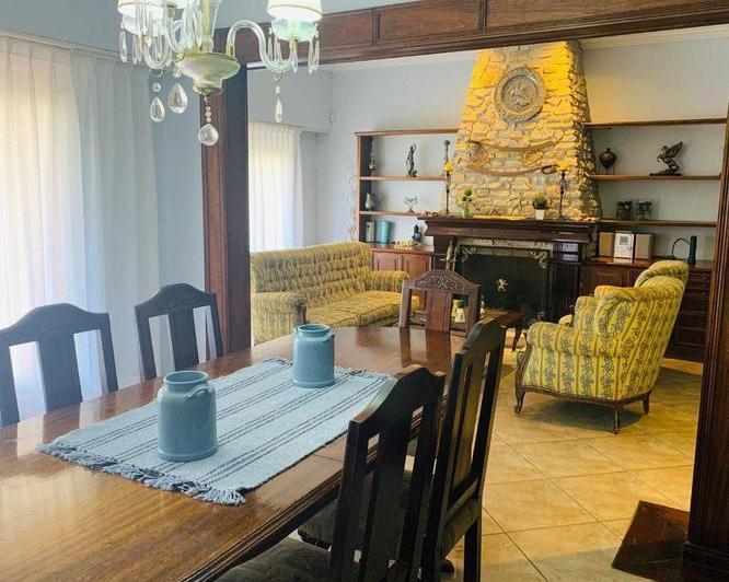 Casa · 290m² · 6 Ambientes · 3 Cocheras
