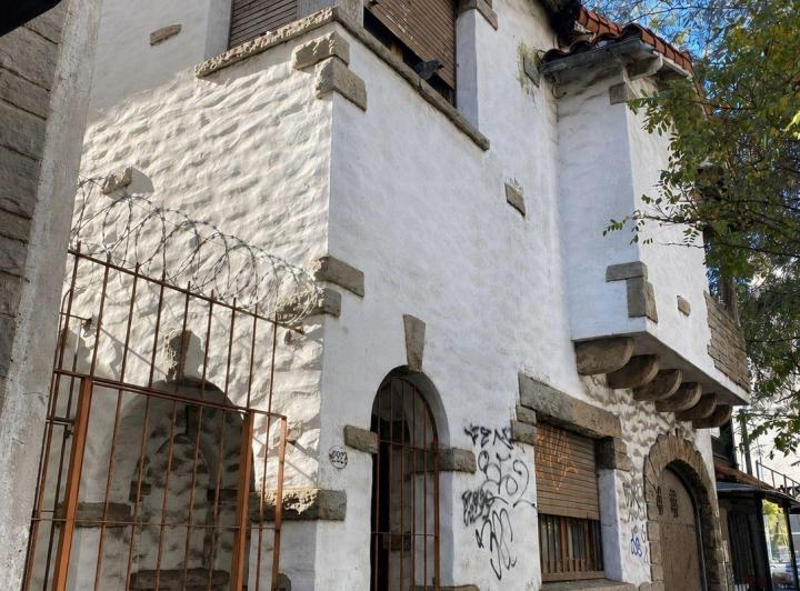 Casa · 180m² · 5 Ambientes · 1 Cochera