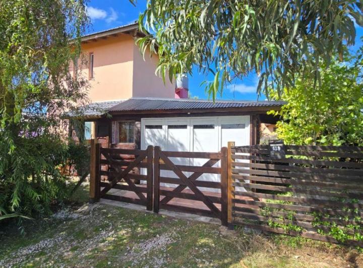 Casa · 110m² · 3 Ambientes · 2 Cocheras