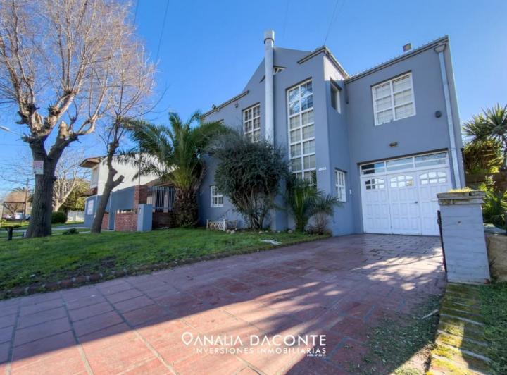 Casa · 250m² · 5 Ambientes · 1 Cochera