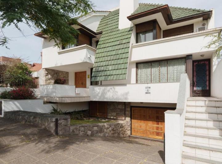 Casa · 535m² · 10 Ambientes · 4 Cocheras