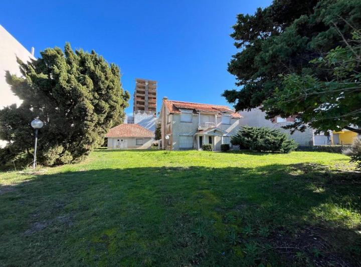 Casa · 300m² · 5 Ambientes · 3 Cocheras