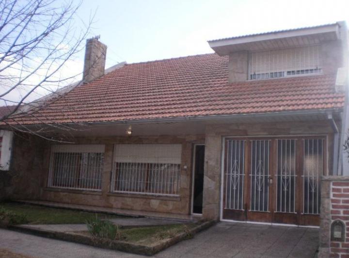 Casa · 180m² · 5 Ambientes · 2 Cocheras
