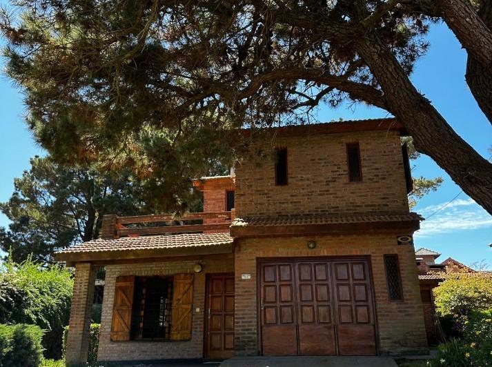 Casa · 135m² · 4 Ambientes · 1 Cochera