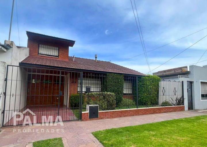 Casa · 200m² · 5 Ambientes · 2 Cocheras