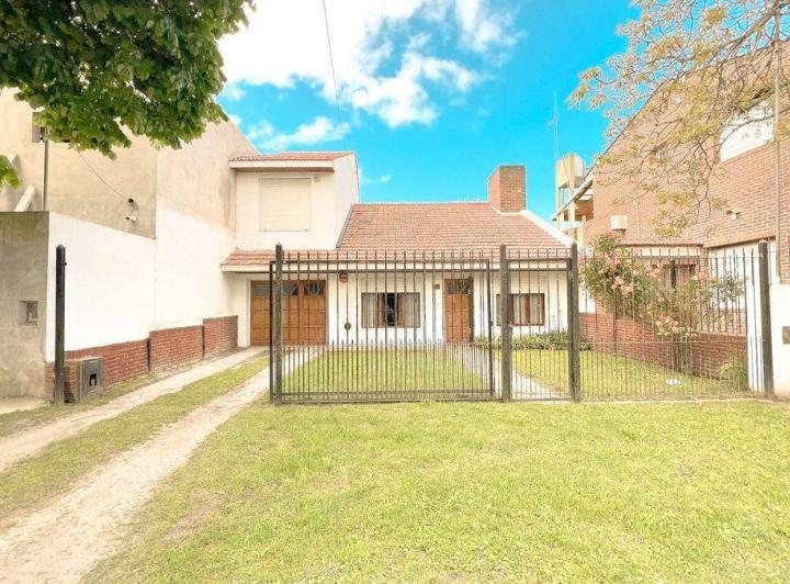 Casa · 156m² · 4 Ambientes · 2 Cocheras