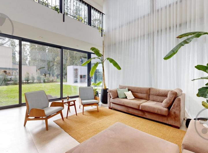 Casa · 312m² · 5 Ambientes · 2 Cocheras