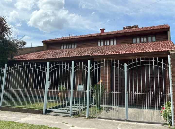 Casa · 333m² · 4 Ambientes · 1 Cochera