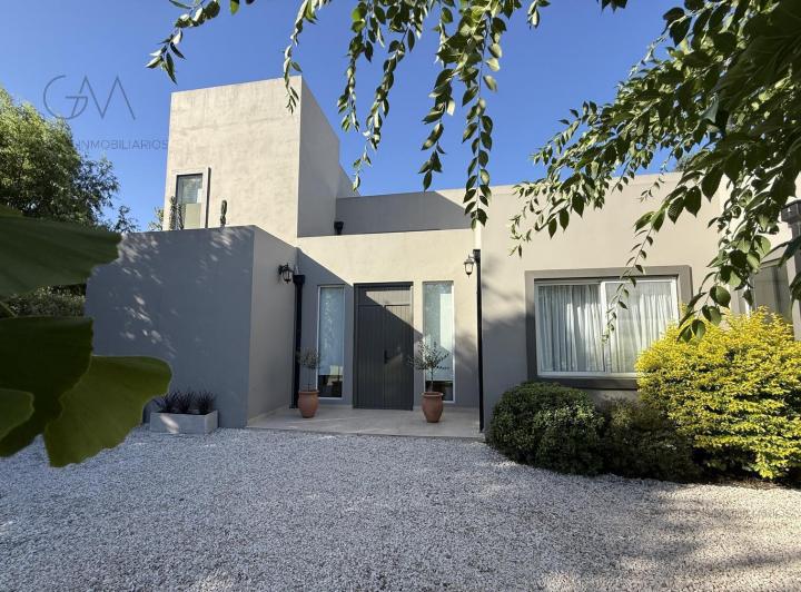Casa · 205m² · 4 Ambientes